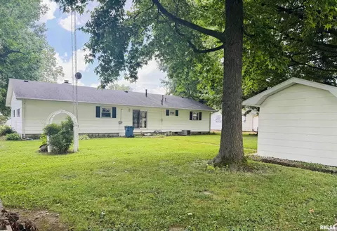 707 W Sylvia St, Christopher, IL 62822 photo 6