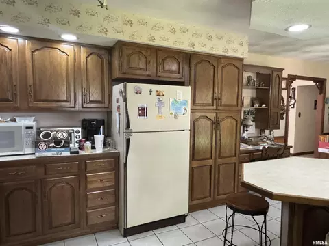 707 W Sylvia St, Christopher, IL 62822 photo 14
