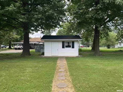 707 W Sylvia St, Christopher, IL 62822 photo 9
