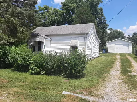 108 N Newton St, Buckner, IL 62819