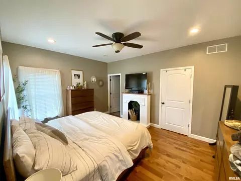 5060 England Rd, Kell, IL 62853 photo 8