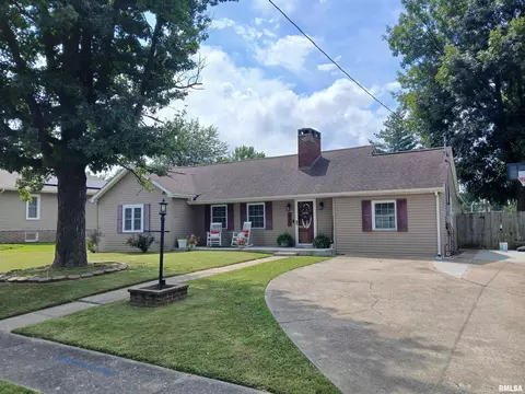 403 W 8th St, Johnston City, IL 62951