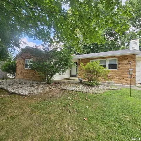 1011 Blueberry Hill Ave, Mount Vernon, IL 62864
