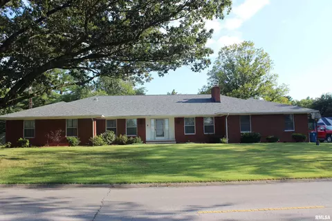 1225 E Calumet St, Centralia, IL 62801