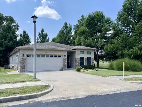 2713 W Prairie Pl, Carbondale, IL 62901