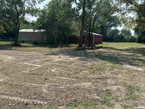 307 N Main St, Ewing, IL 62836 photo 2