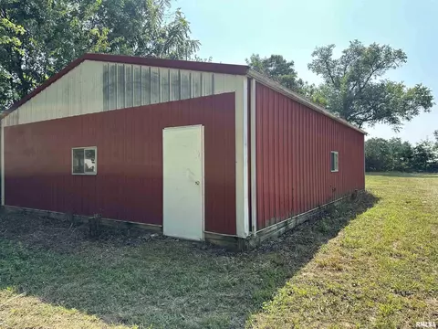 307 N Main St, Ewing, IL 62836 photo 8