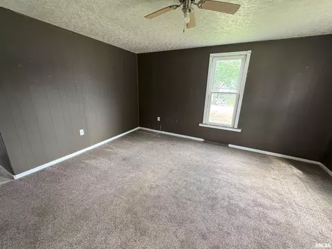 145 E Prairie St, Centralia, IL 62801 photo 3