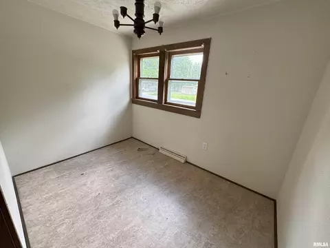 145 E Prairie St, Centralia, IL 62801 photo 8