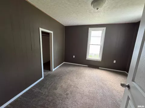145 E Prairie St, Centralia, IL 62801 photo 4