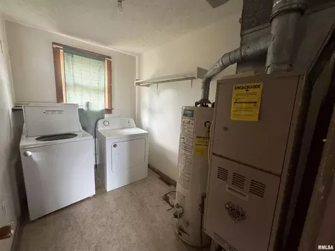 145 E Prairie St, Centralia, IL 62801 photo 5