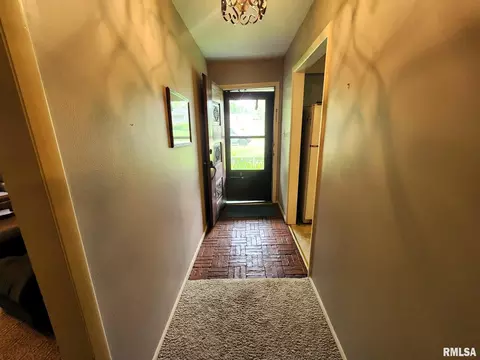 620 Indian Hill Dr, Herrin, IL 62948 photo 3