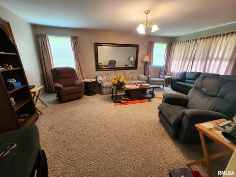 620 Indian Hill Dr, Herrin, IL 62948 photo 5