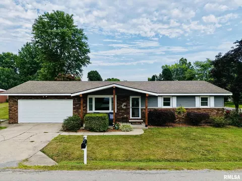 802 N Hughes St, West Frankfort, IL 62896