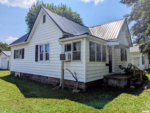 420 N 13th St, Herrin, IL 62948