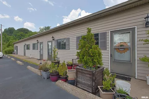 200 Woods Ln, Anna, IL 62906