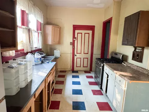 201 E High St, Anna, IL 62906 photo 13