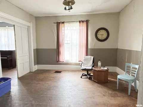 201 E High St, Anna, IL 62906 photo 8