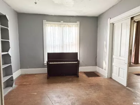 201 E High St, Anna, IL 62906 photo 9