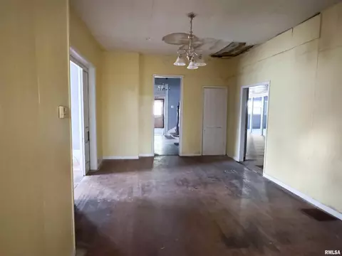 201 E High St, Anna, IL 62906 photo 12
