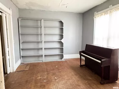201 E High St, Anna, IL 62906 photo 10