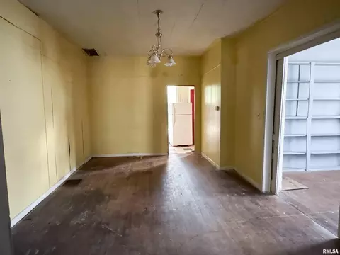 201 E High St, Anna, IL 62906 photo 11