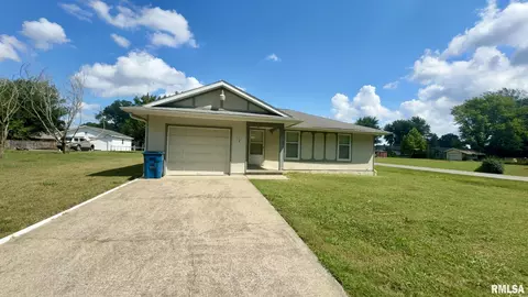 111 E Patton St, Valier, IL 62891