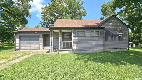 110 W 7th St, Johnston City, IL 62951