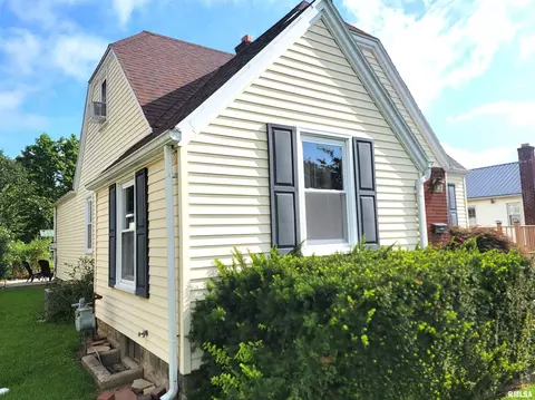 123 E Washington St, Flora, IL 62839 photo 7