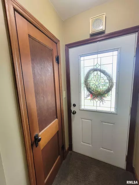 123 E Washington St, Flora, IL 62839 photo 36