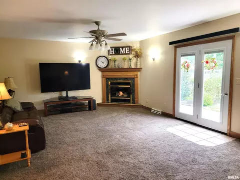 123 E Washington St, Flora, IL 62839 photo 26