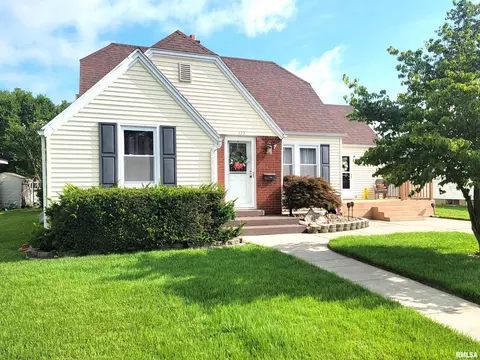 123 E Washington St, Flora, IL 62839 photo 5
