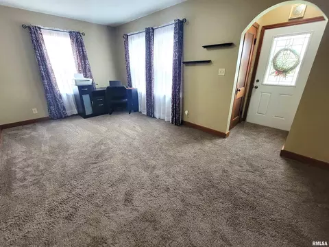 123 E Washington St, Flora, IL 62839 photo 37