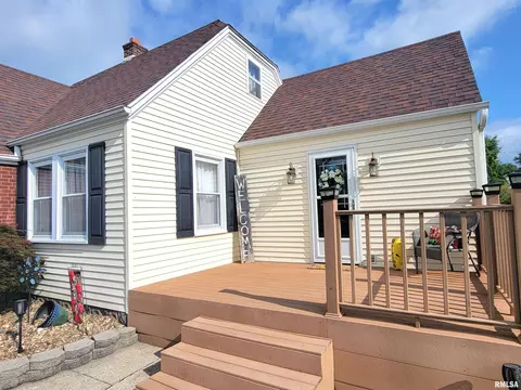 123 E Washington St, Flora, IL 62839 photo 9