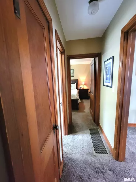 123 E Washington St, Flora, IL 62839 photo 40