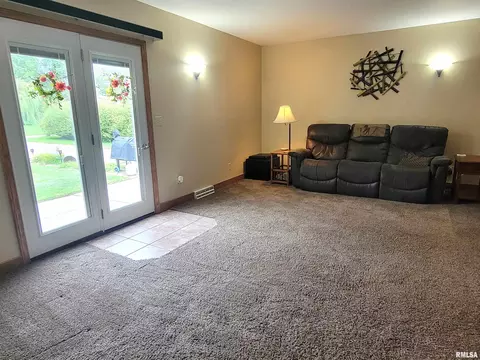123 E Washington St, Flora, IL 62839 photo 27