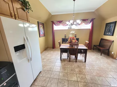 123 E Washington St, Flora, IL 62839 photo 20