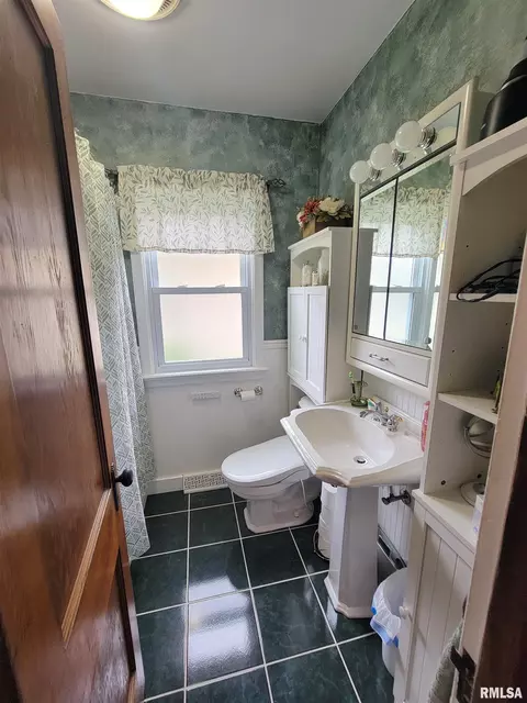 123 E Washington St, Flora, IL 62839 photo 49