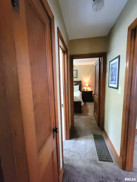 123 E Washington St, Flora, IL 62839 photo 46