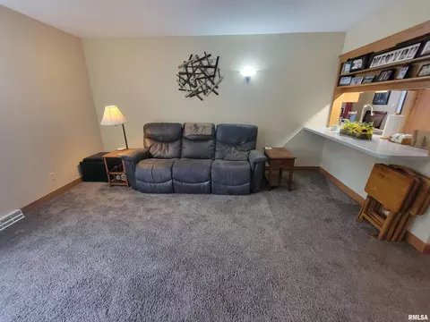 123 E Washington St, Flora, IL 62839 photo 29
