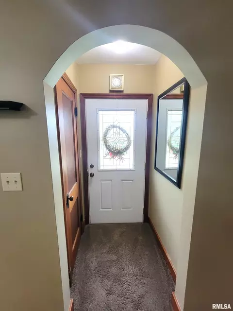 123 E Washington St, Flora, IL 62839 photo 35