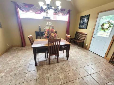 123 E Washington St, Flora, IL 62839 photo 11