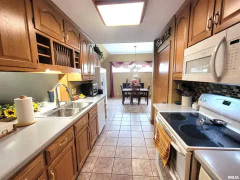 123 E Washington St, Flora, IL 62839 photo 15