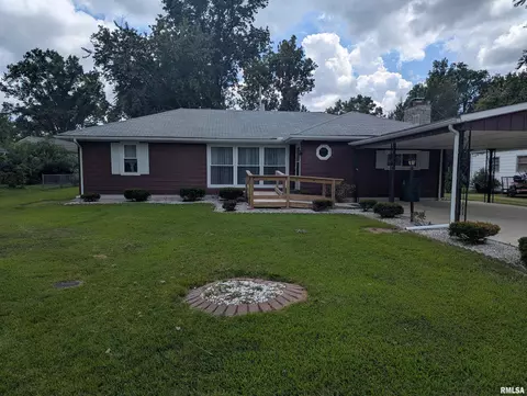 33 Devonia Dr, Centralia, IL 62801