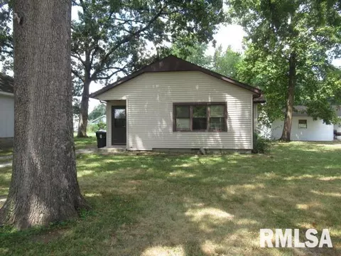 103 Baggott St, Zeigler, IL 62999