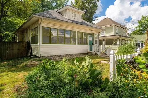 104 N Springer St, Carbondale, IL 62901
