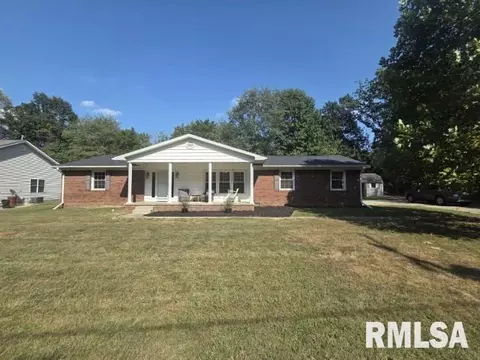 13964 N Indian Trail Dr, Mount Vernon, IL 62864