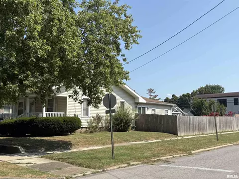 2043 Pine St, Murphysboro, IL 62966 photo 2