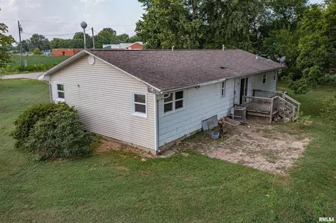 412 S Main St, Iuka, IL 62849 photo 8