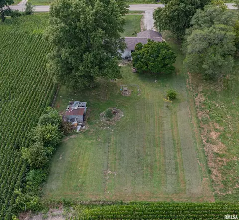 412 S Main St, Iuka, IL 62849 photo 3